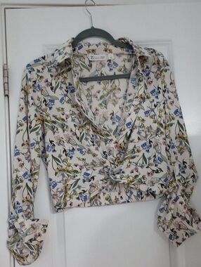 New York & Company Cream Floral Tie-Front Button Down Shirt